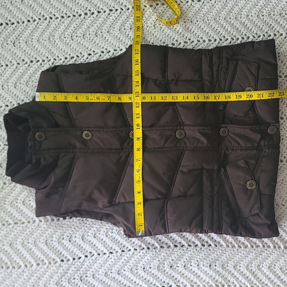 Brown sleeveless puffer vest medium - Picture 2 of 9